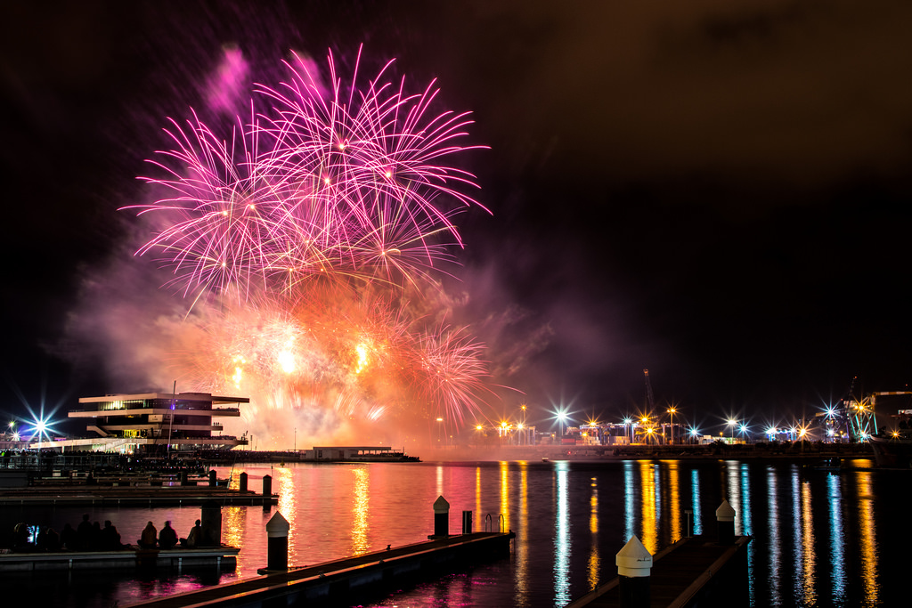 Fuegos Artificiales Veles e Vents Menu La Maritima GLS.jpg Fuegos Artificiales Veles e Vents Menu La Maritima GLS.jpg