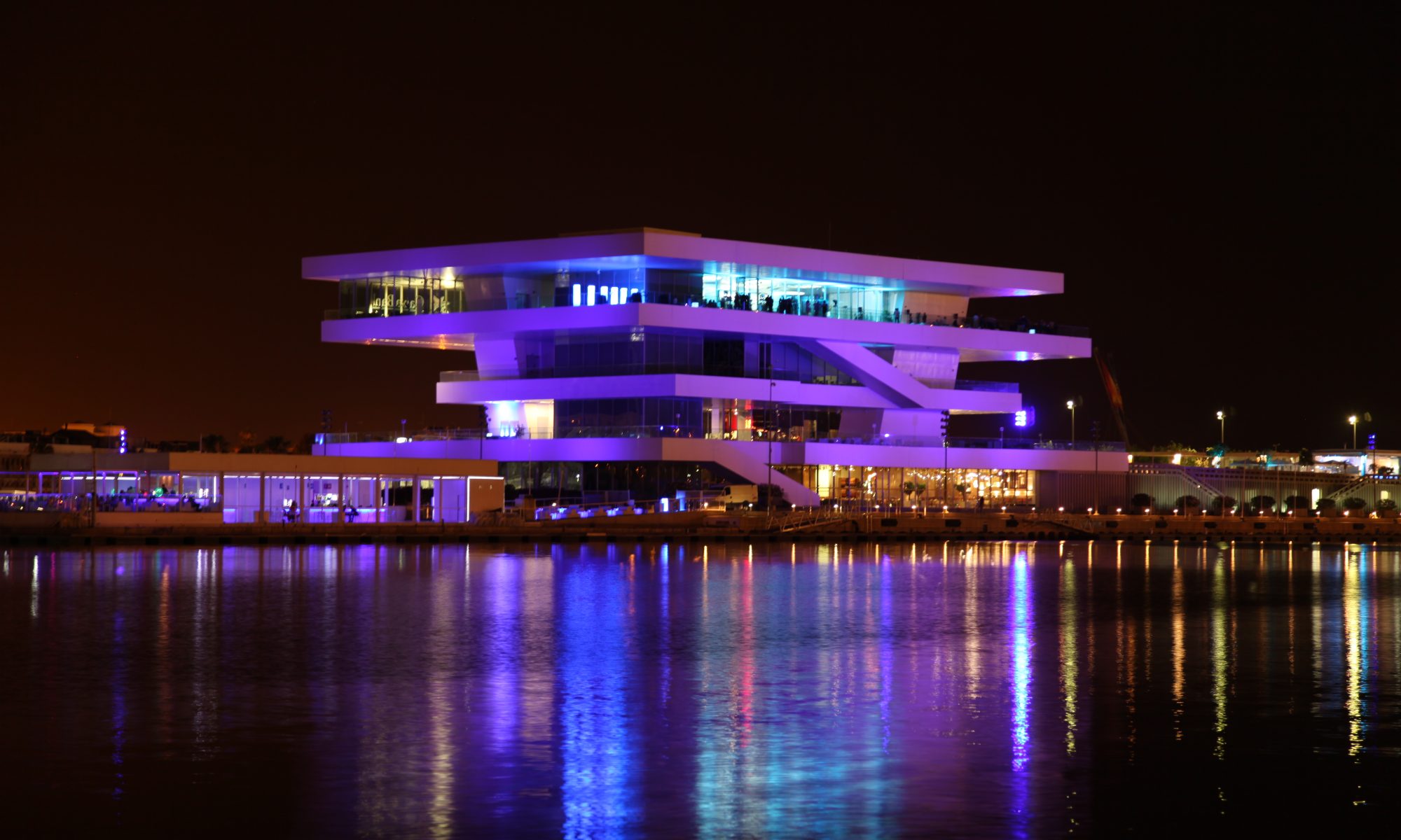 Dónde cenar en Navidad en el puerto de Valencia (para empresas, grupos y amigos)